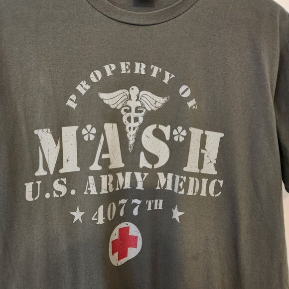 MASH U.S. Army Medic 4077th Graphic T-Shirt Military Olive Green Cotton TV 70s - Picture 3 of 5